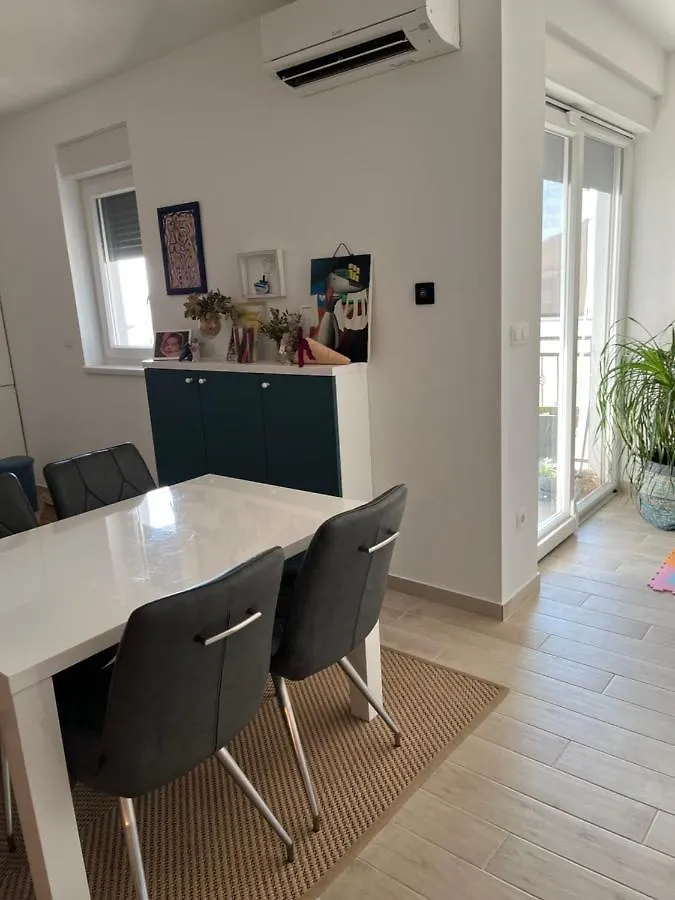 트로기르 Apartman Jelena 아파트